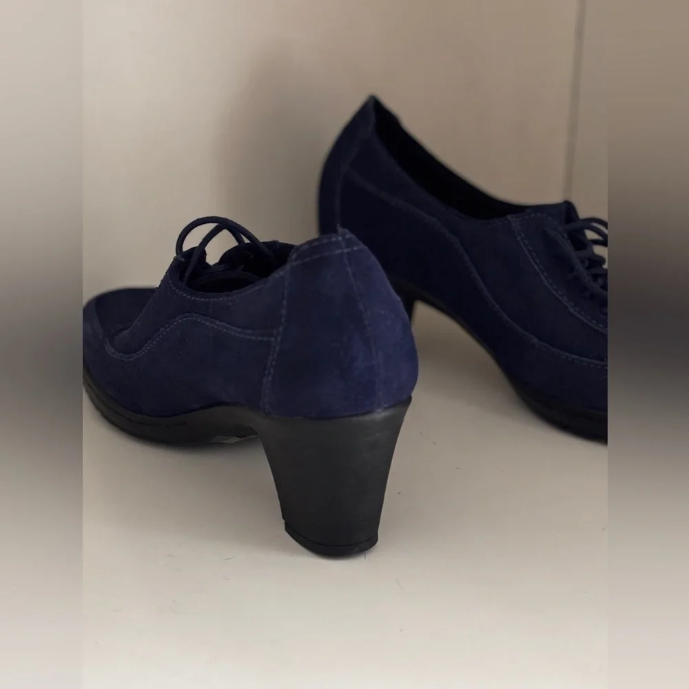 Clark’s Bendable’s Navy Blue faux suede heeled oxfords 8 - Picture 4 of 11